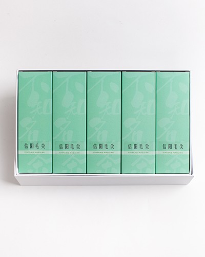 抹得五六七色粉，打扮八九十分娇。‘冰淇淋’系列，陪你炫耀青春。