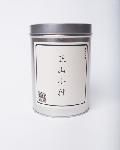 红花须得绿叶衬,水扰青山风景馋。这是一款‘绿叶’一样存在的包装,不抢不作不浮夸,低调中彰显品质实力,简约亲民。