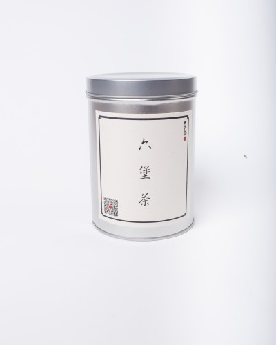 红花须得绿叶衬，水扰青山风景馋。这是一款‘绿叶’一样存在的包装，不抢不作不浮夸，低调中彰显品质实力，简约亲民。