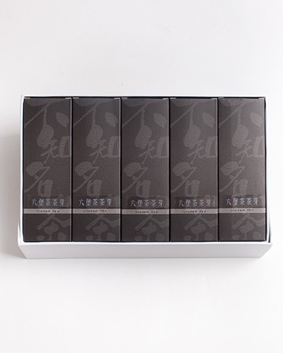 抹得五六七色粉，打扮八九十分娇。‘冰淇淋’系列，陪你炫耀青春。