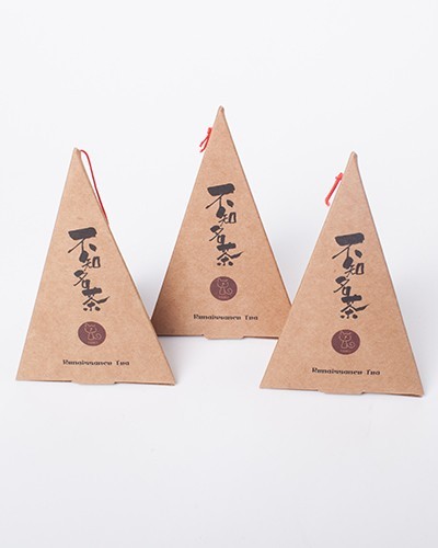 每个只够一泡茶，但却来自一座山，一泡茶里喝出一座山的风情，大概只有不知名小茶宝宝能做到。