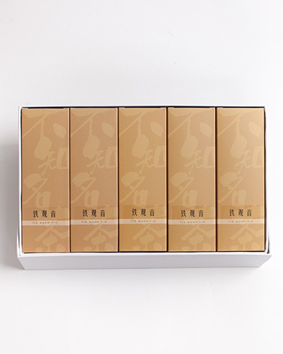 抹得五六七色粉，打扮八九十分娇。‘冰淇淋’系列，陪你炫耀青春。