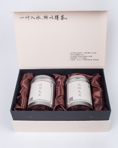 红花须得绿叶衬，水扰青山风景馋。这是一款‘绿叶’一样存在的包装，不抢不作不浮夸，低调中彰显品质实力，简约亲民。