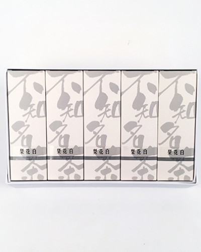 抹得五六七色粉，打扮八九十分娇。‘冰淇淋’系列，陪你炫耀青春。