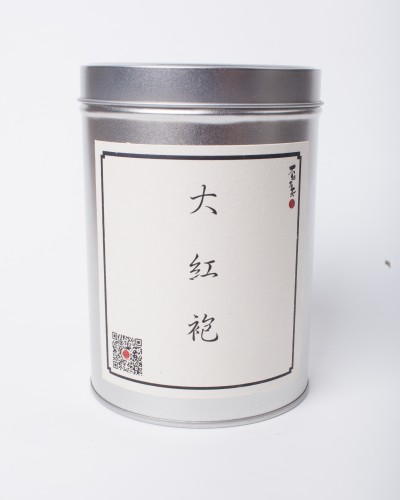 红花须得绿叶衬，水扰青山风景馋。这是一款‘绿叶’一样存在的包装，不抢不作不浮夸，低调中彰显品质实力，简约亲民。